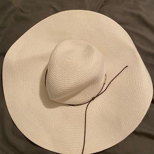 Floppy beach hat
